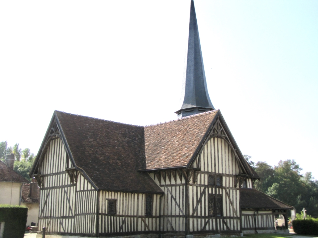 een kerk, volledig in vakwerk uitgevoerd