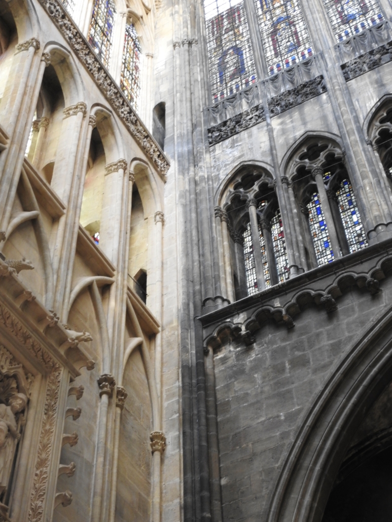 De kathedraal van Metz: links schoon, rechts niet